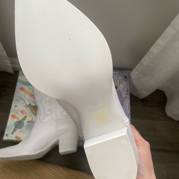 Jeffrey Campbell NWT Dagget Cowboy Boots in white - Picture 2 of 5
